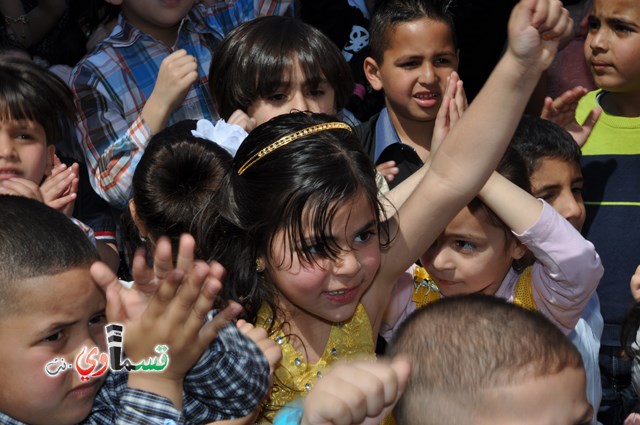 كفرقاسم – فيديو: بساتين الامل, السلام , والمحبة تحتفل بعيد الام على انغام عمو انس وجوقته ..